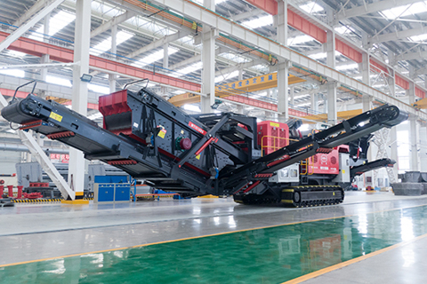 Wotetrack型履带式移动破碎筛分站实拍图