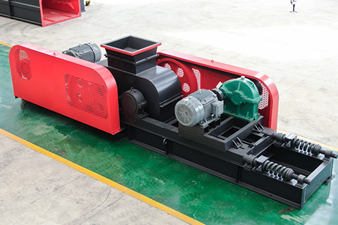 强力辊式破碎机实拍图